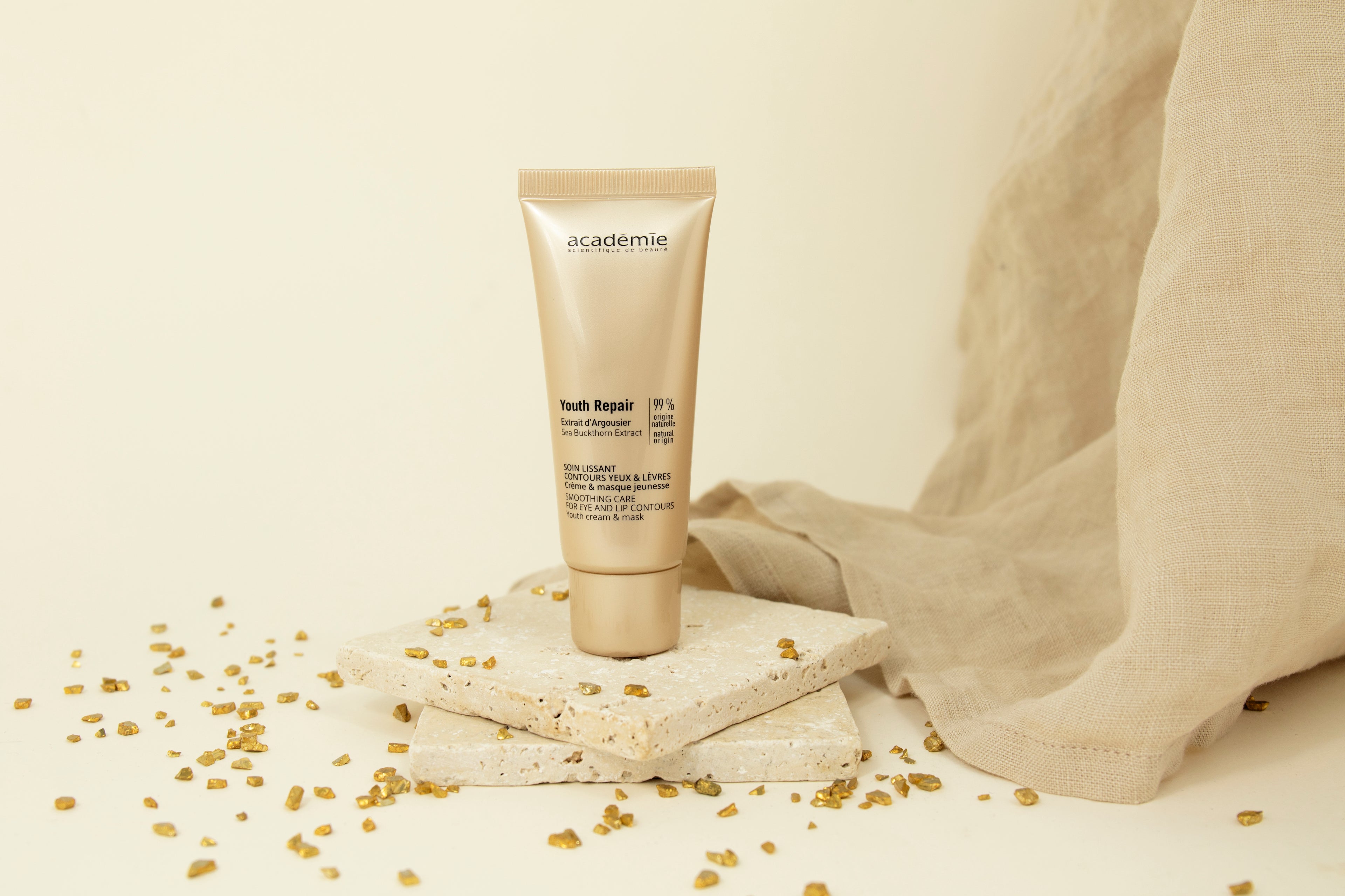 SOIN LISSANT CONTOUR DES YEUX ET DES LEVRES