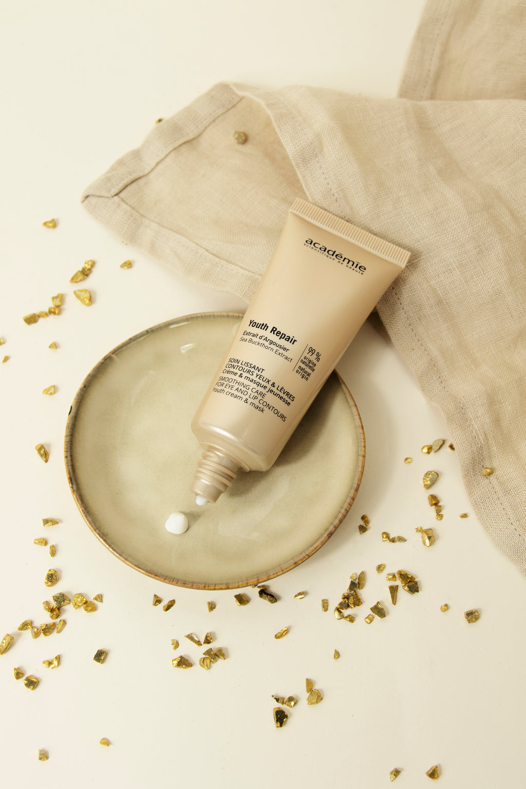 SOIN LISSANT CONTOUR DES YEUX ET DES LEVRES